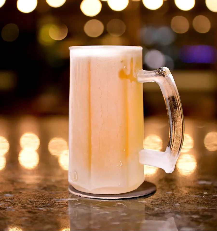 Chopp gelado servido em caneca na Steak Ranch Paranavaí, happy hour